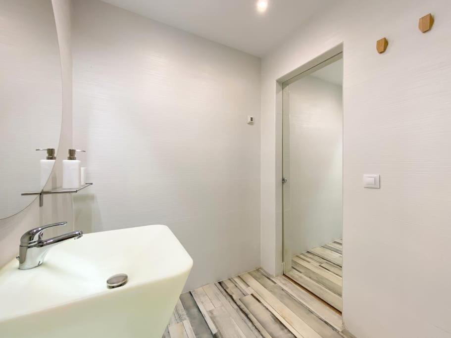 New Lavapies Spacious Flat, 2 Bedrooms And 2 Balconies 마드리드 외부 사진